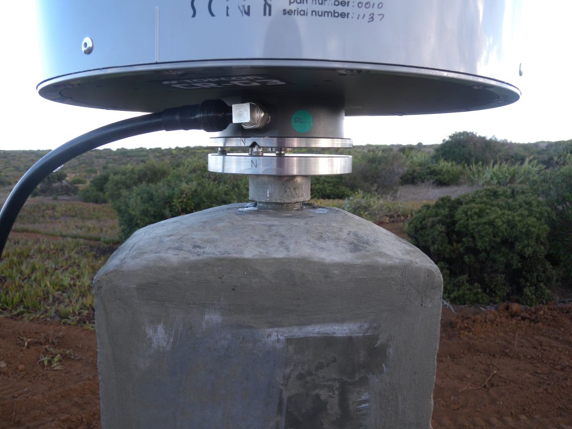 IGS Station STHL00GBR